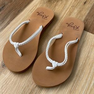Roxy sandals